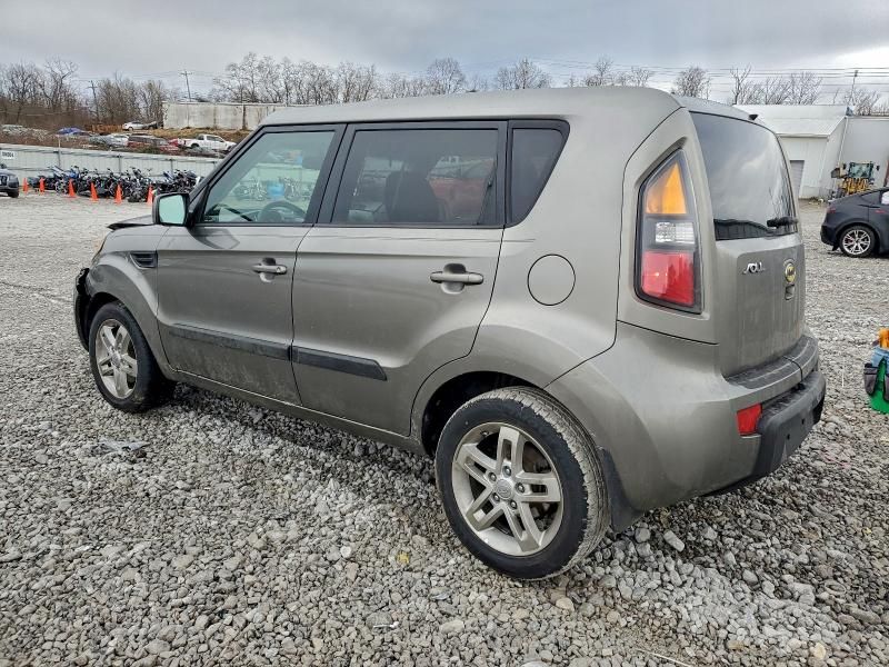 2011 KIA Soul +