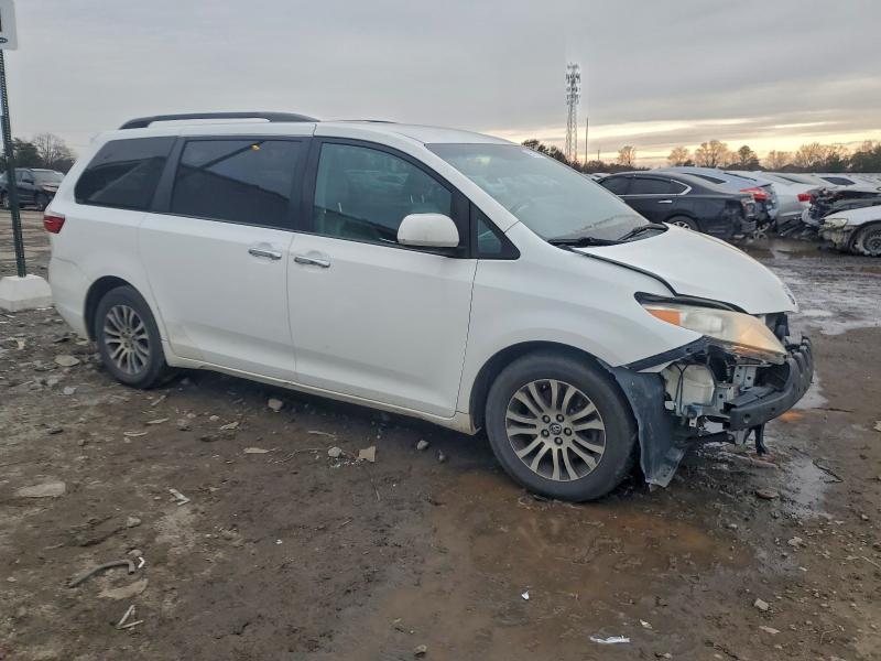 2016 Toyota Sienna le