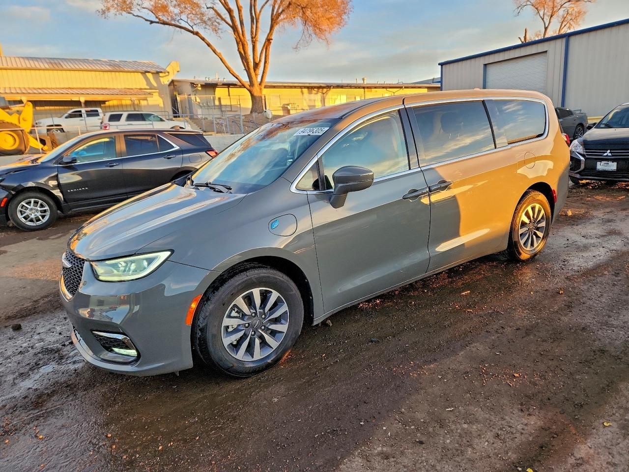 2022 Chrysler Pacifica Hybrid Touring l