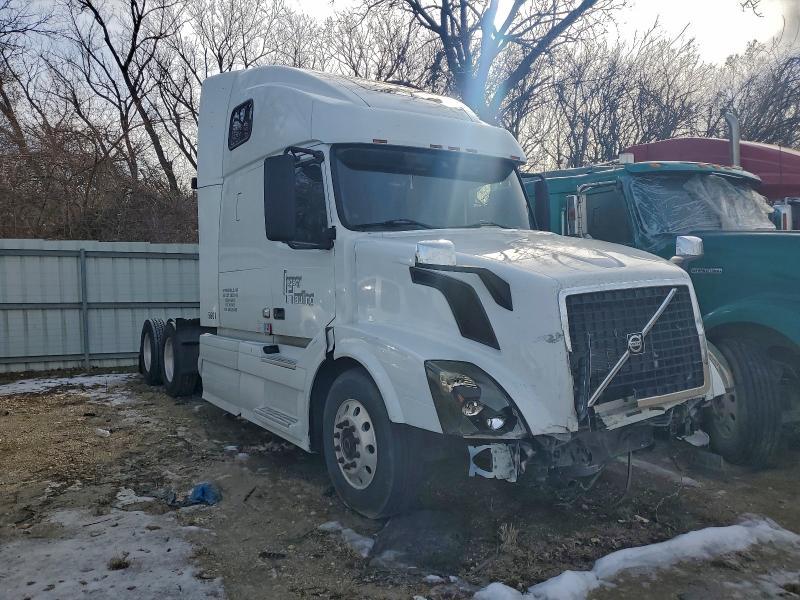2006 Volvo VNL Semi Truck