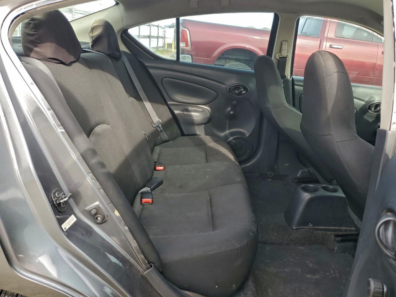2016 Nissan Versa s
