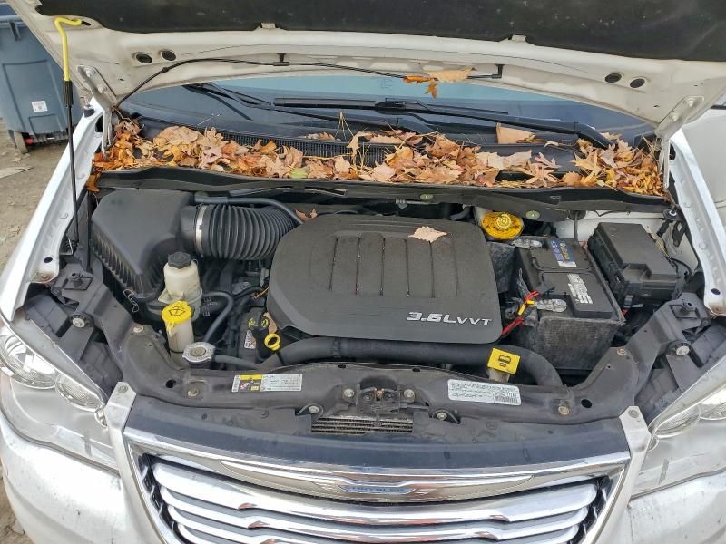 2015 Chrysler Town & Country Touring l