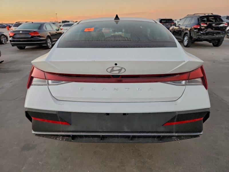2025 Hyundai Elantra se