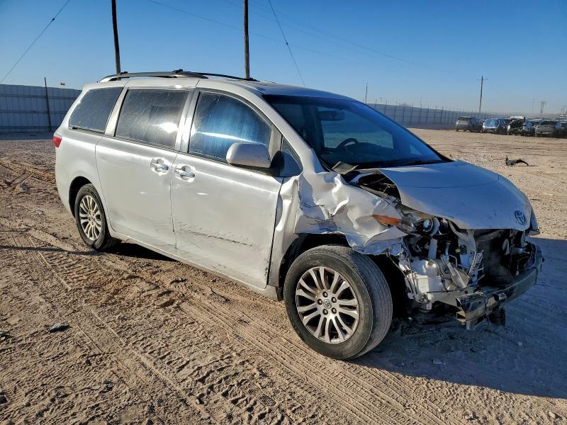 2017 Toyota Sienna xle Premium 8-passenger