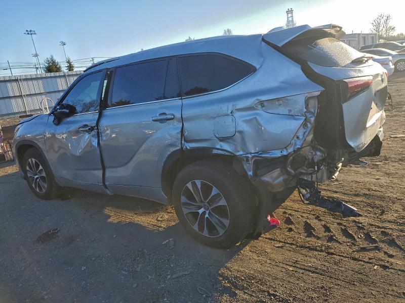 2022 Toyota Highlander Hybrid xle