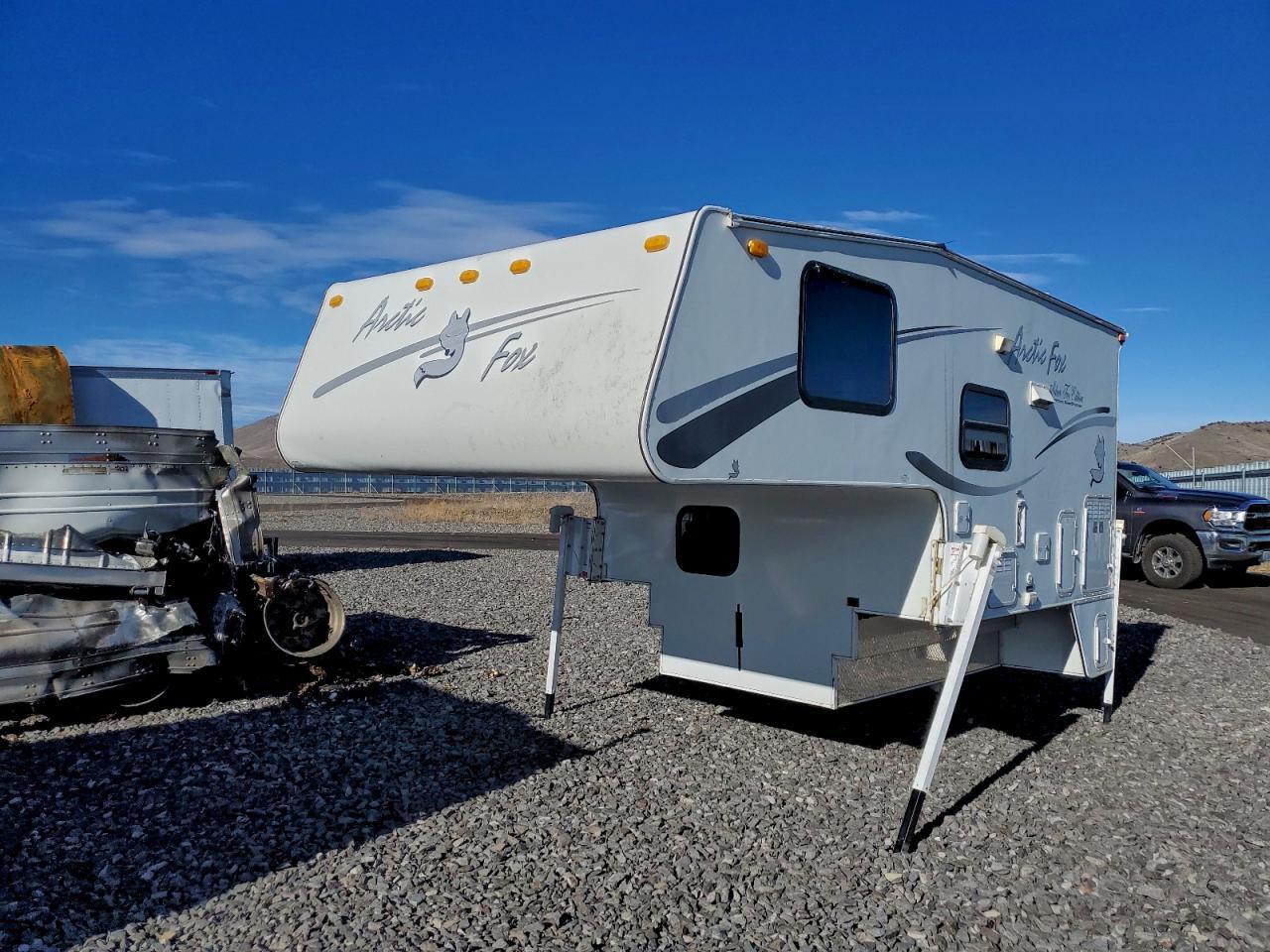 2005 Arctic Cat C860SA Truck Camper-Camper