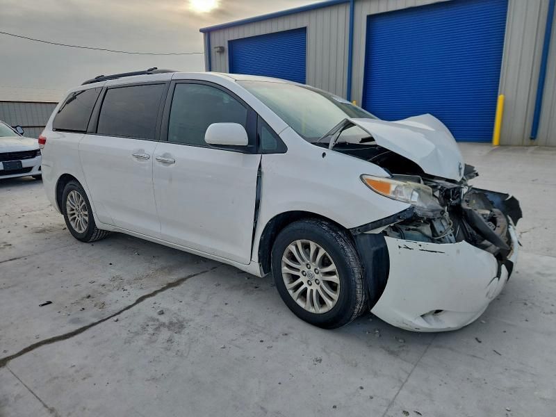 2012 Toyota Sienna xle