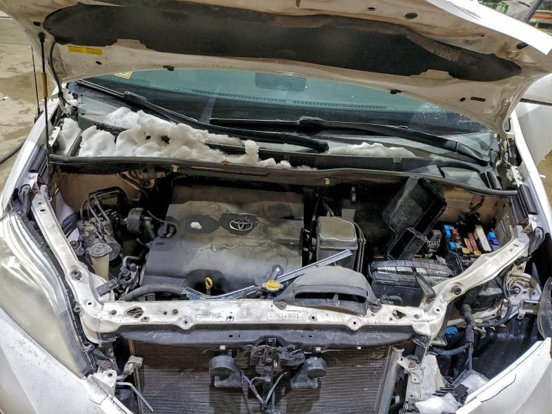 2013 Toyota Sienna le