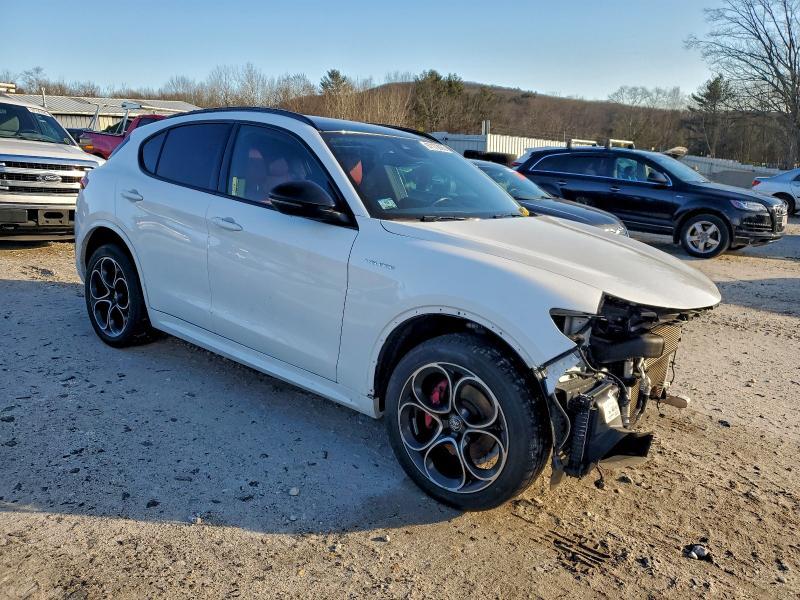 2022 Alfa Romeo Stelvio ti