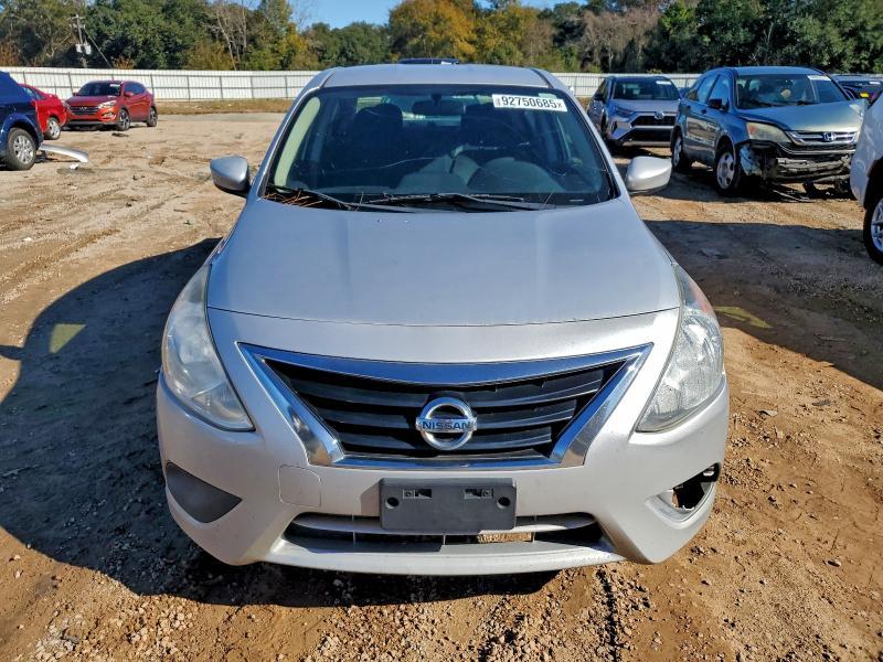2016 Niss Versa s