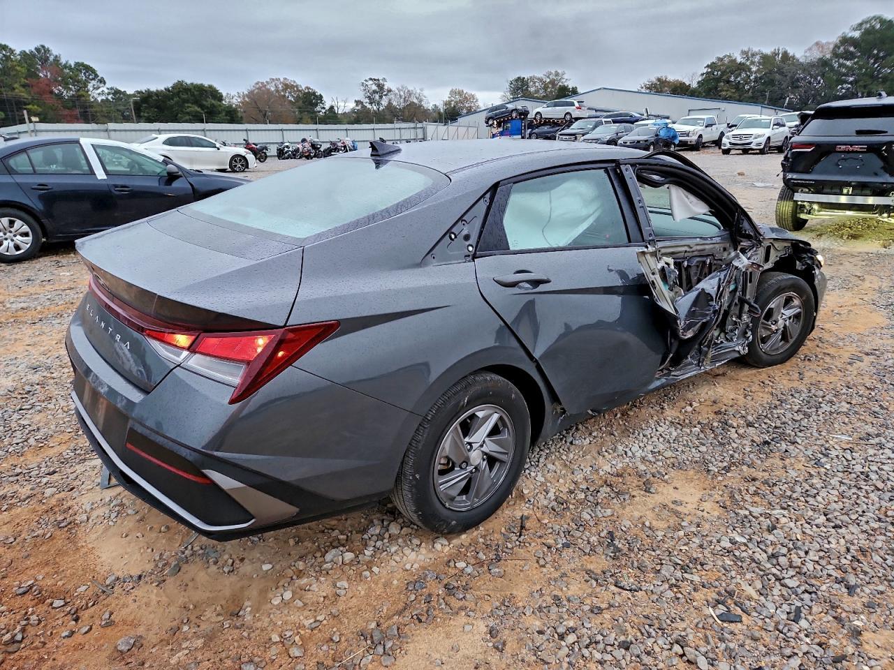 2024 Hyundai Elantra se