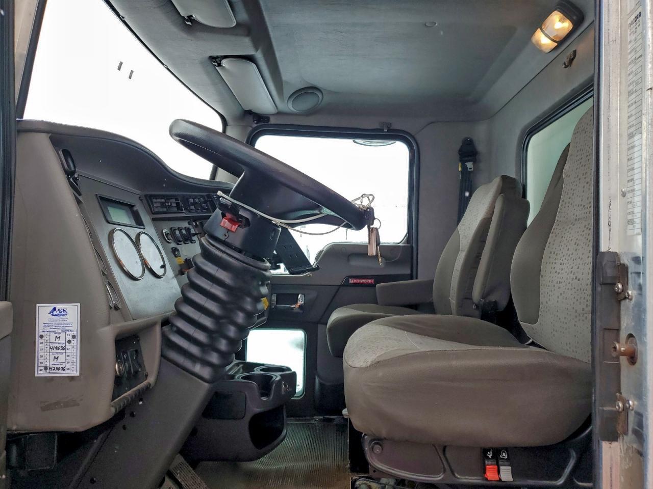 2017 Kenworth T370 BOX Truck