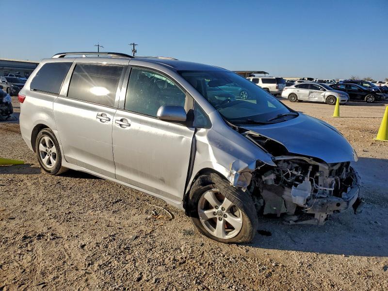 2018 Toyota Sienna le