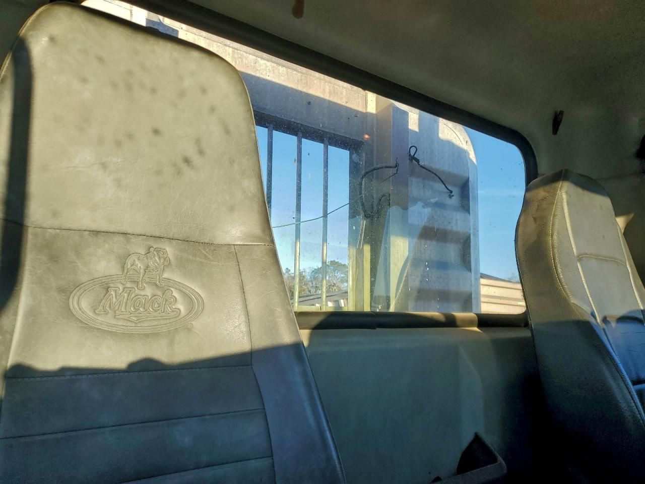 2013 Mack CXU613 Semi Truck