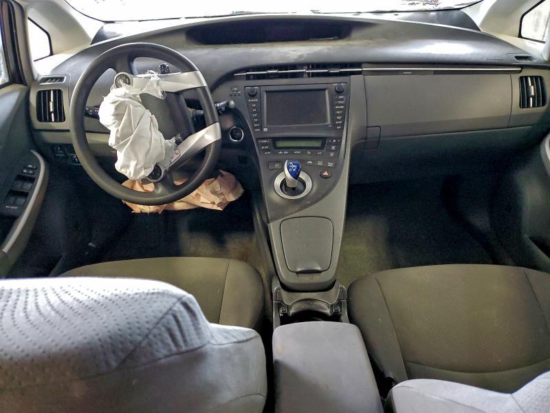 2011 Toyota Prius iii