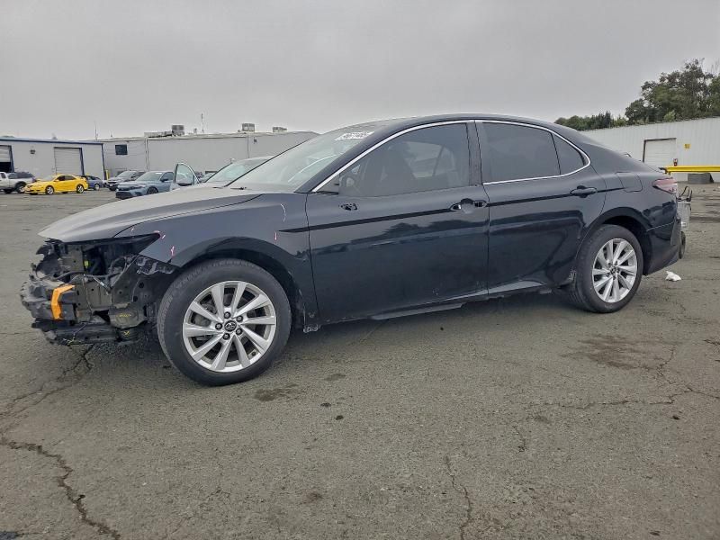 2021 Toyota Camry le