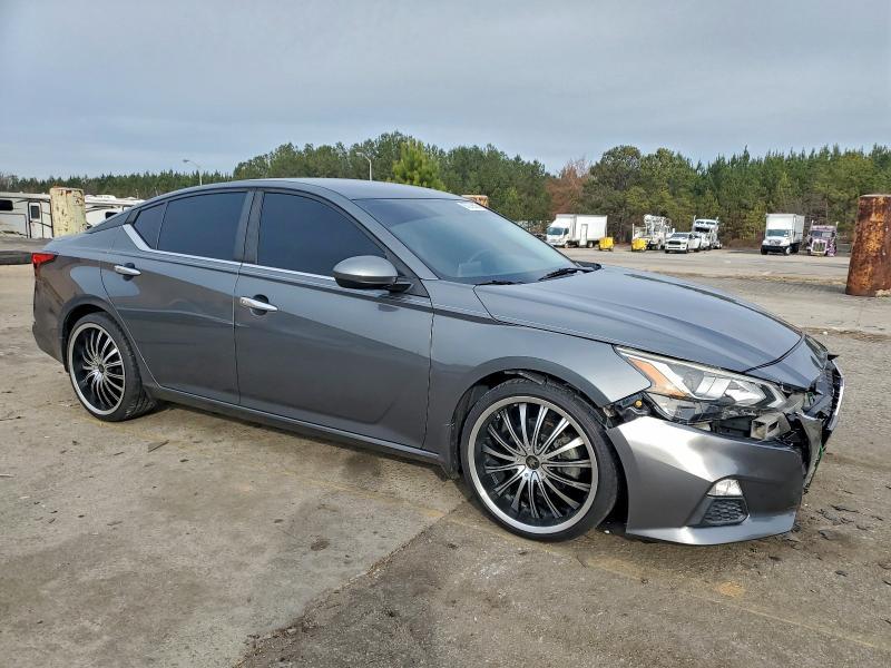 2019 Nissan Altima s