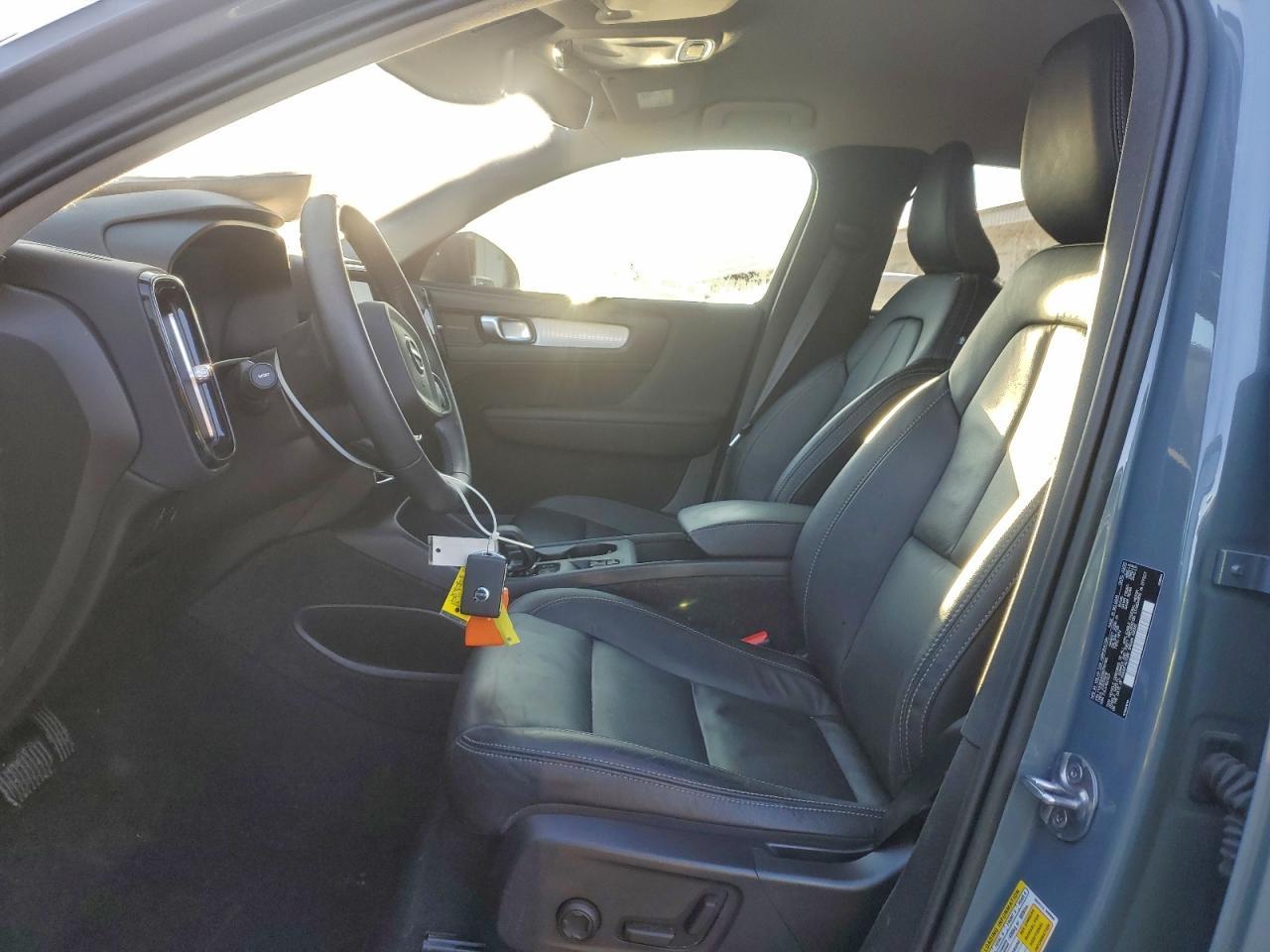 2022 Volvo Xc40 T5 Momentum