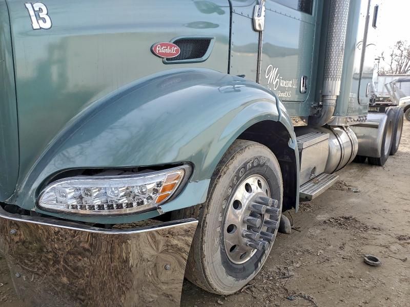 2010 Peterbilt 384 Semi Truck