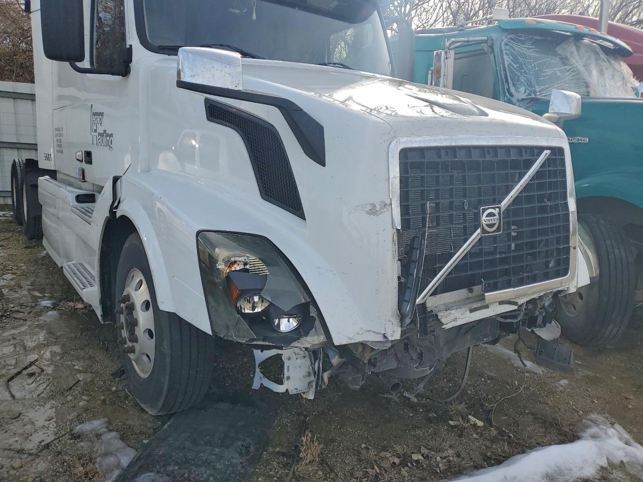 2006 Volvo VNL Semi Truck