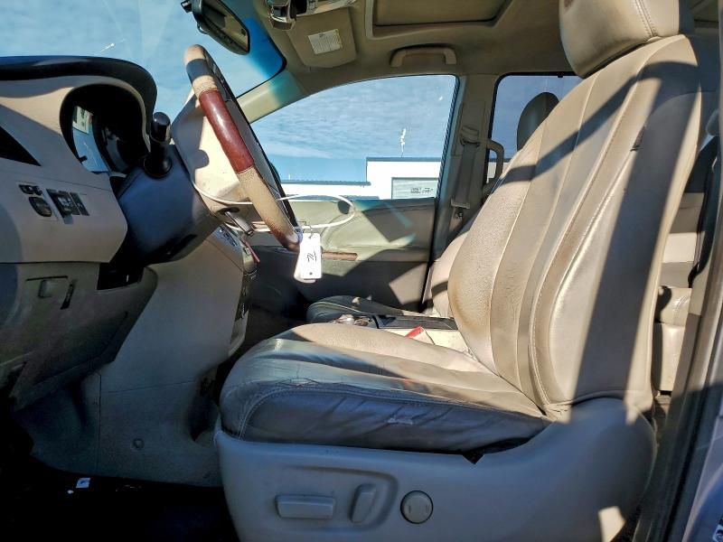 2011 Toyota Sienna xle