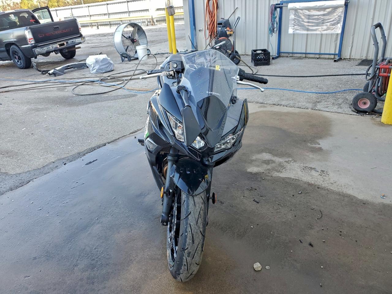 2025 Kawasaki EX650 R