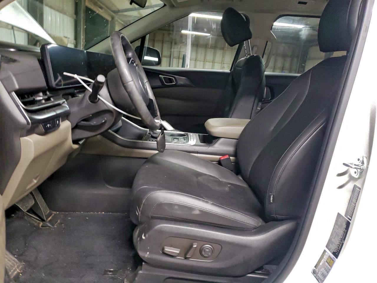 2025 KIA Carnival lx