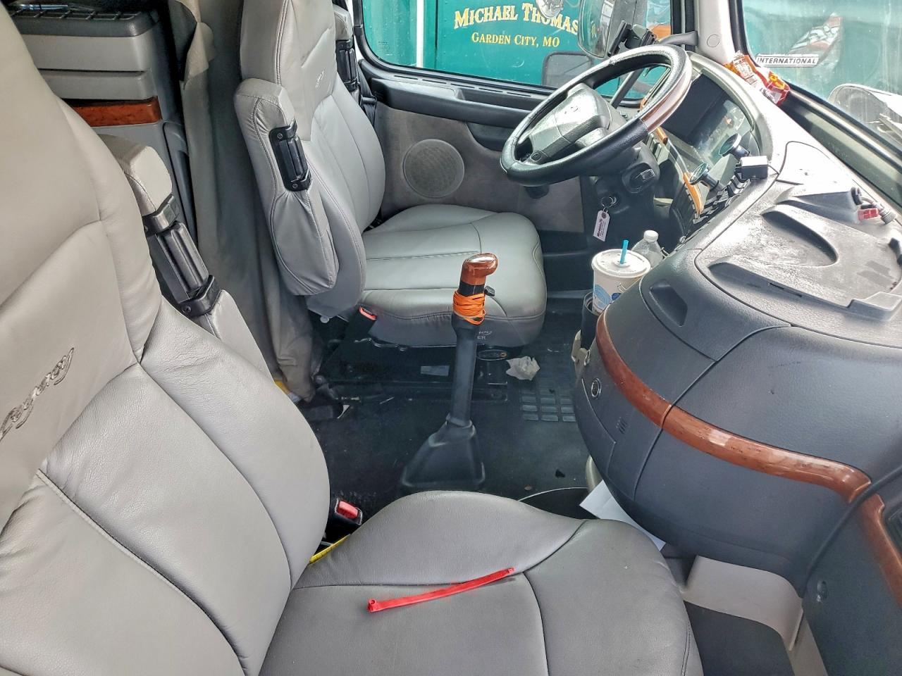 2006 Volvo VNL Semi Truck
