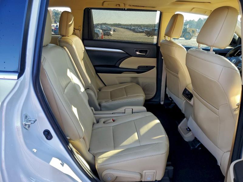 2017 Toyota Highlander se