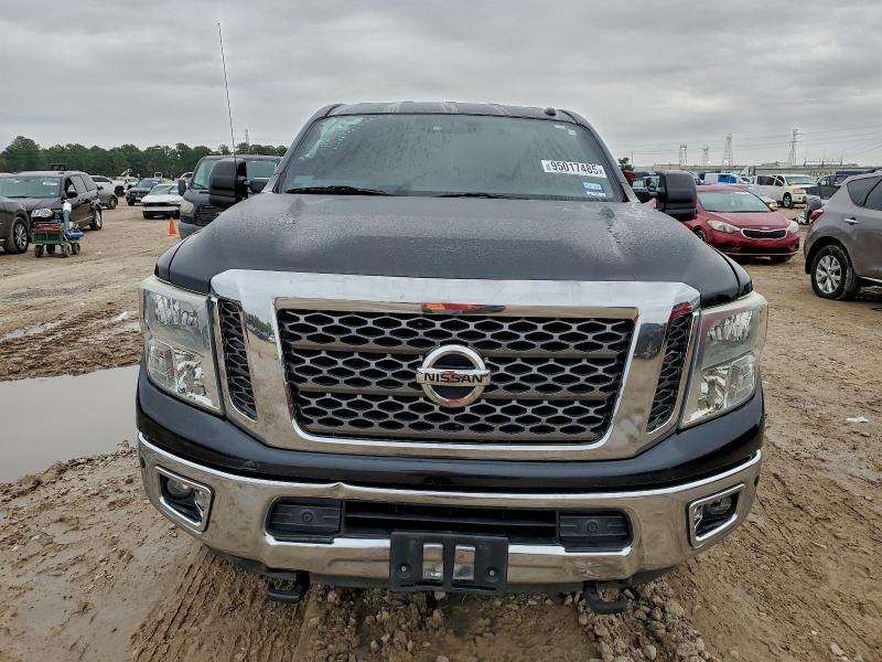 2017 Nissan Titan