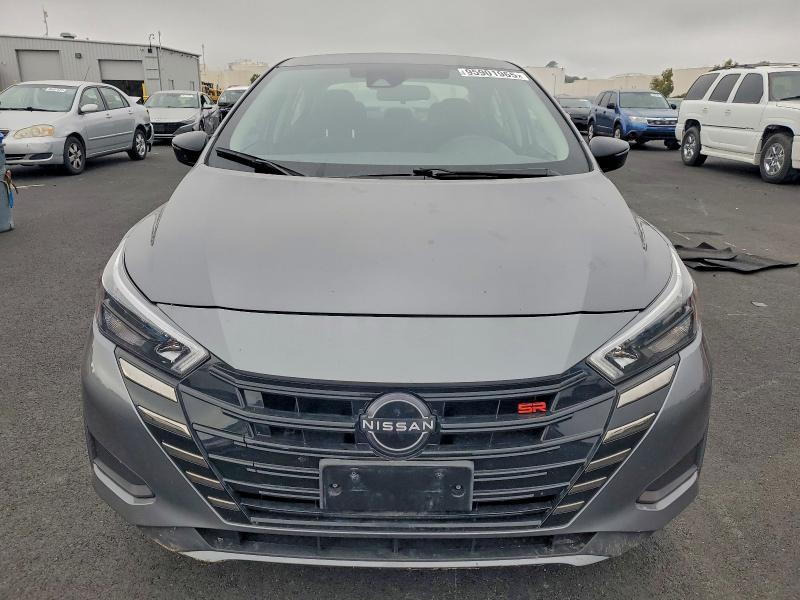 2023 Nissan Versa sr