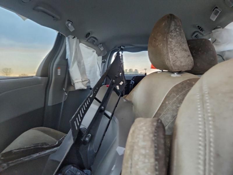 2019 Toyota Sienna le