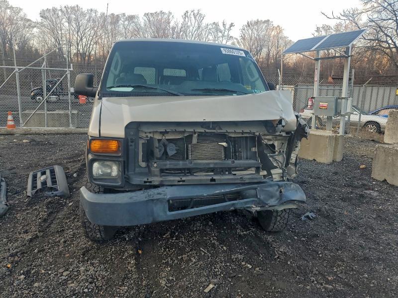 2014 Ford Econoline E250 van