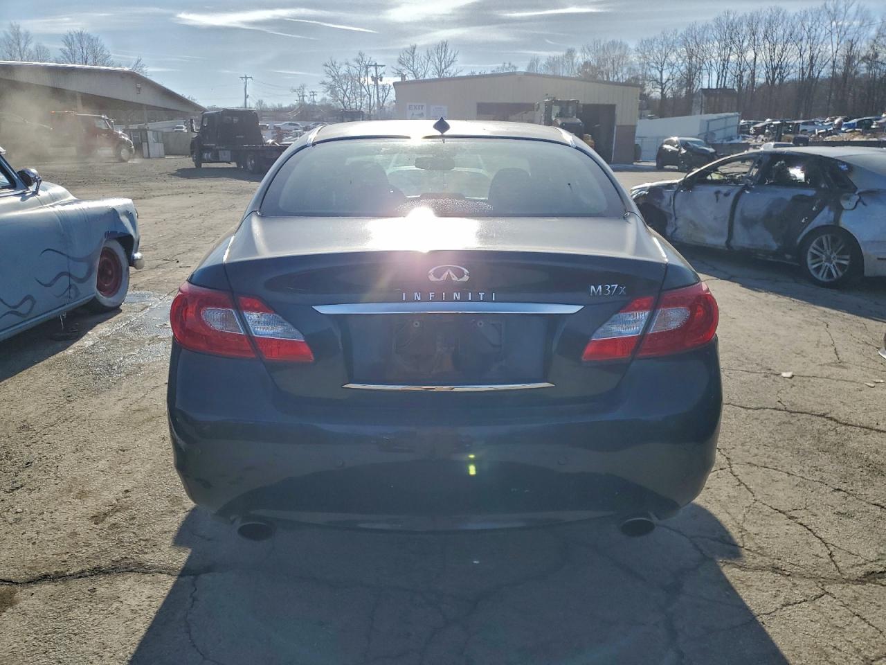 2013 Infinity M37