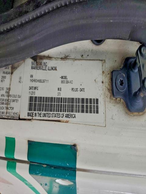 2011 International 8600 Semi Truck