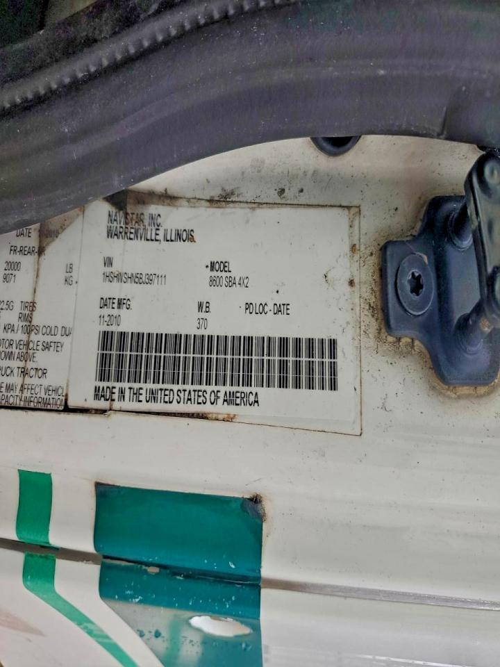 2011 International 8600 Semi Truck