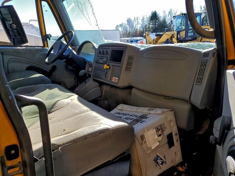 2006 International 4300 BOX Truck