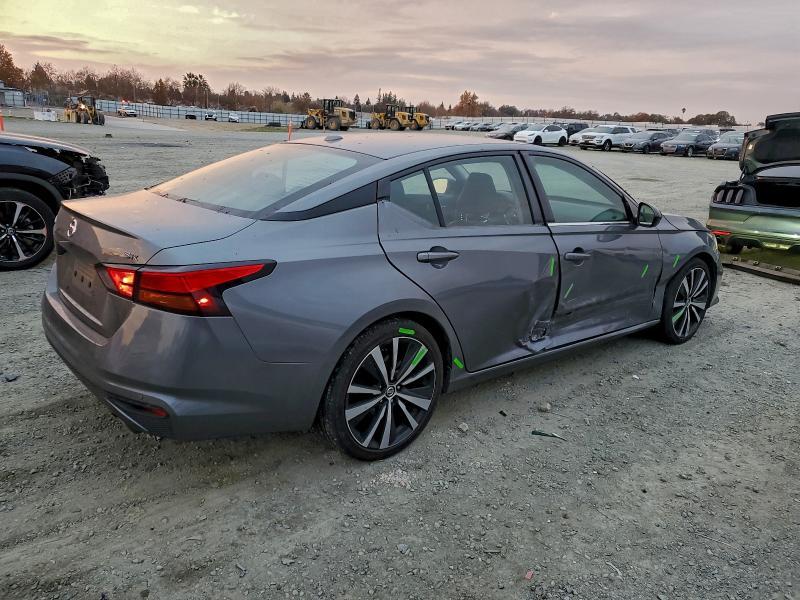 2022 Nissan Altima sr