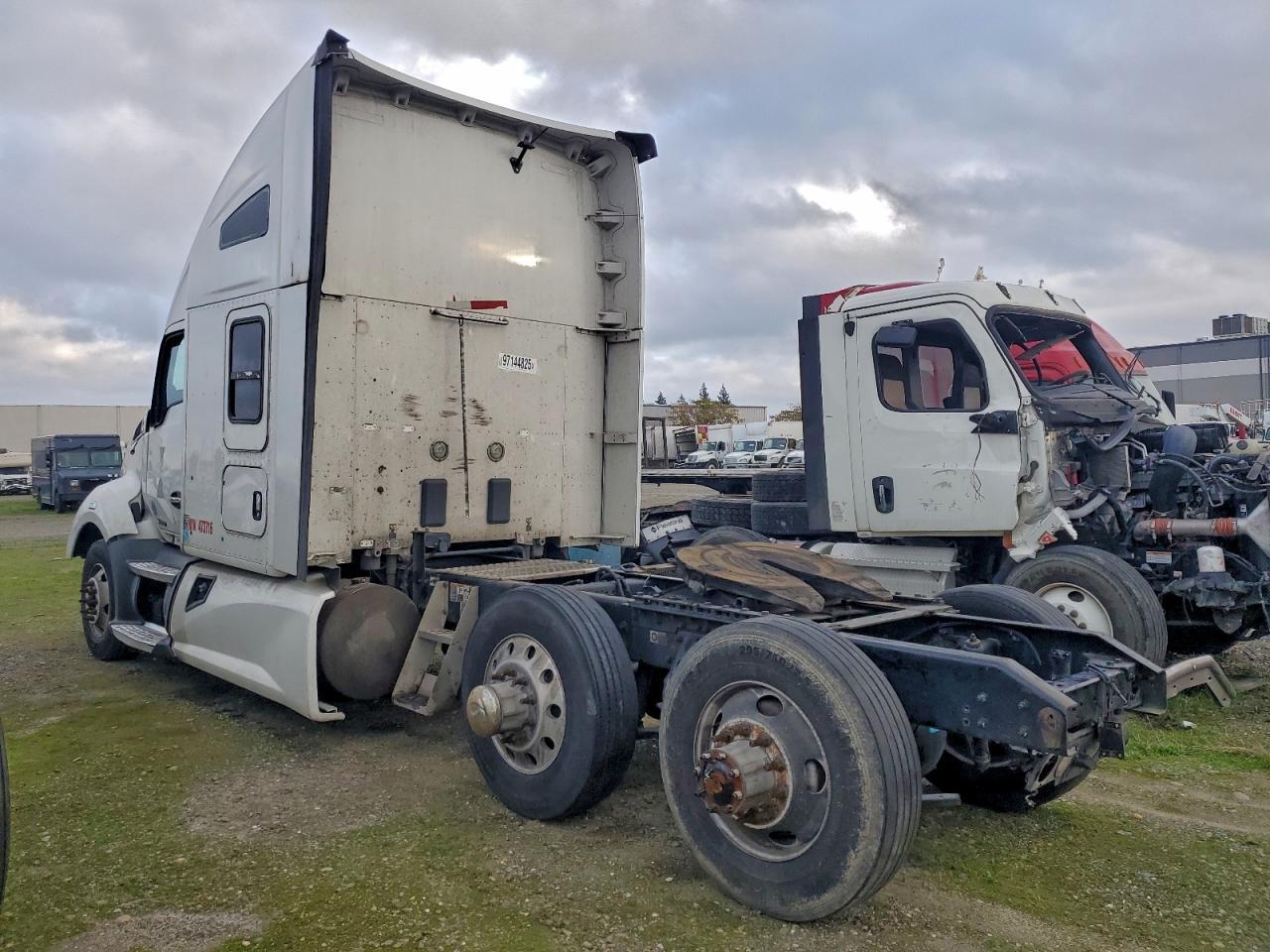 2022 Kenworth T680 Semi Truck