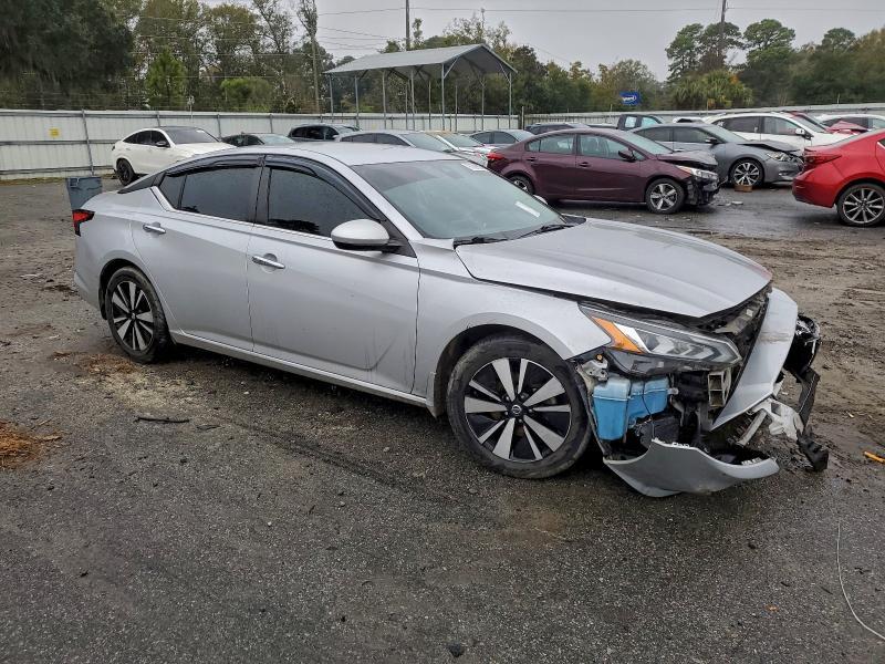 2021 Niss Altima 2.5 sv