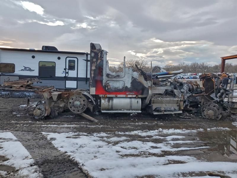 2000 Kenworth W900 Semi Truck