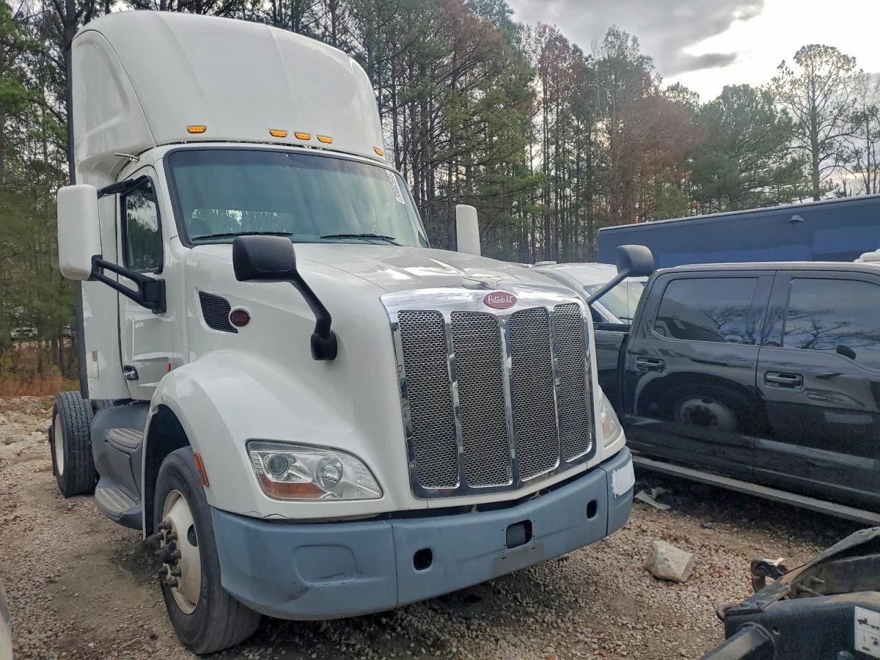 2016 Peterbilt 579 Semi Truck