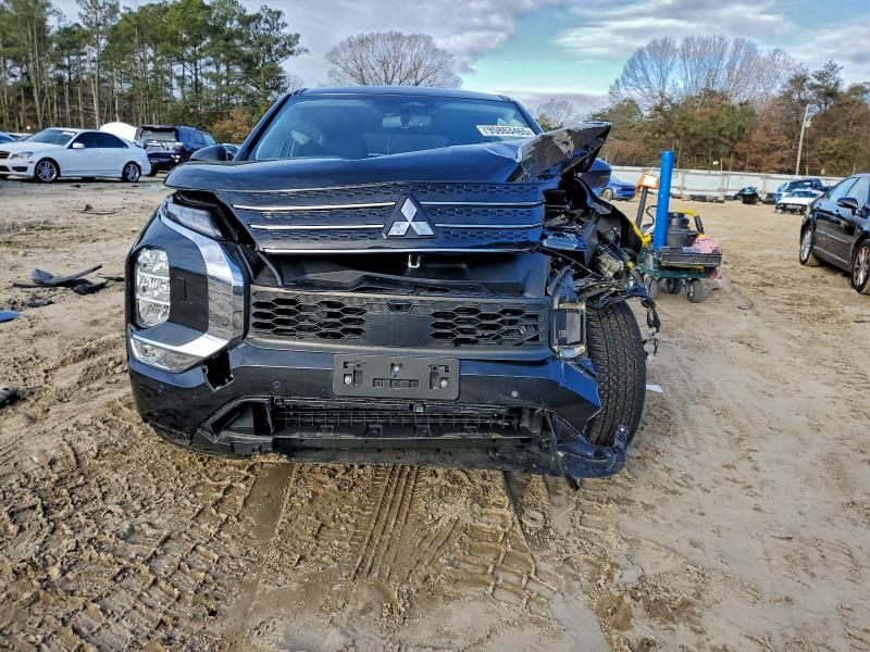 2023 Mitsubishi Outlander se