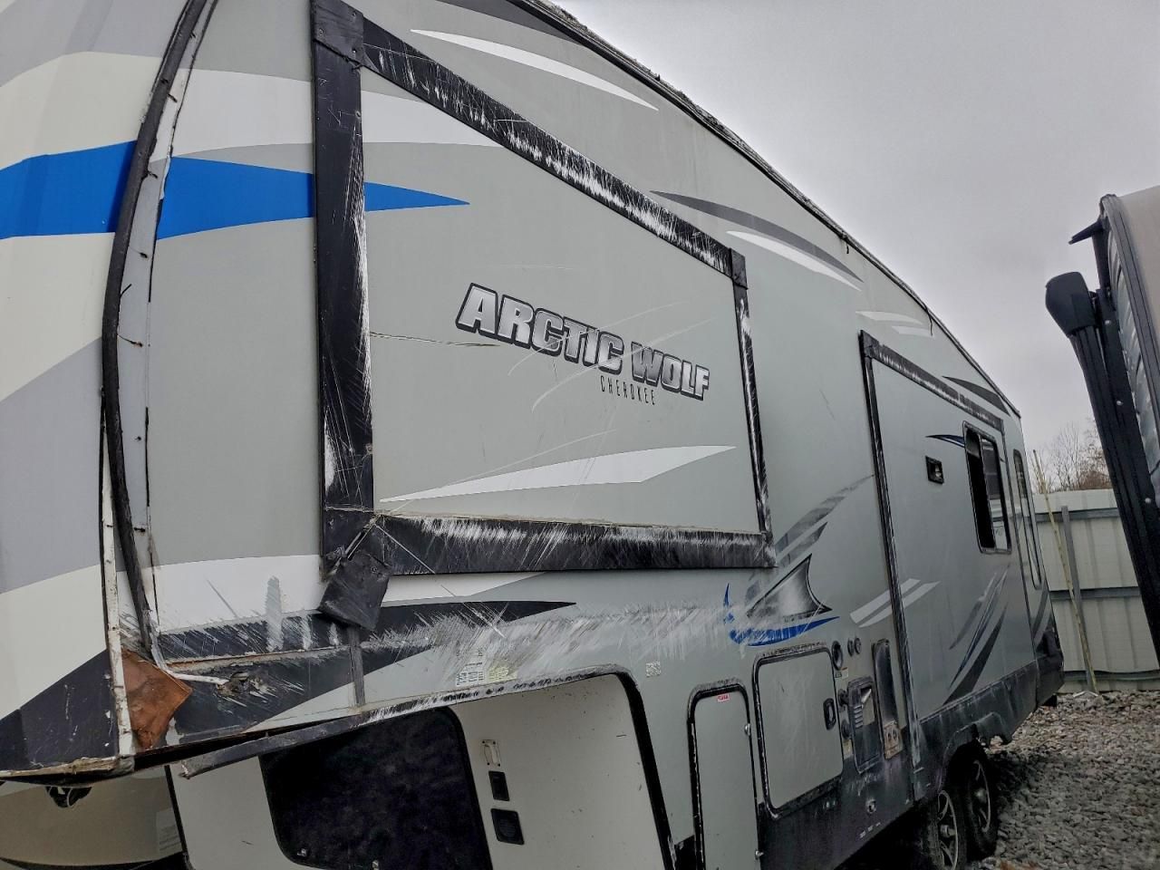 2019 Wildwood 2019 Foresriver Wolf PUP 1-Camper