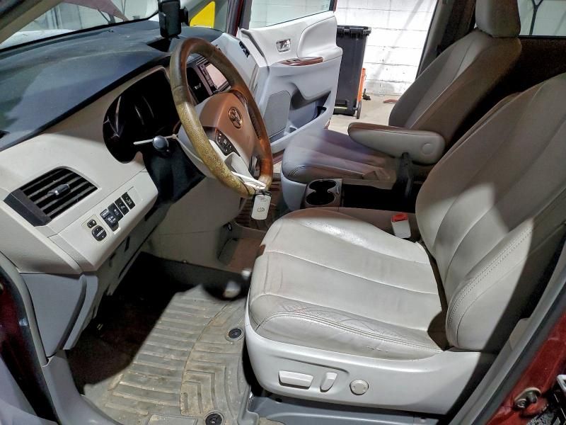 2013 Toyota Sienna xle