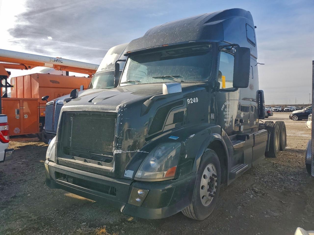 2014 Volvo VNL Semi Truck