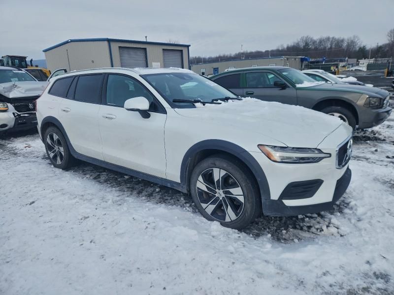 2020 Volvo V60 Cross Country T5 Momentum