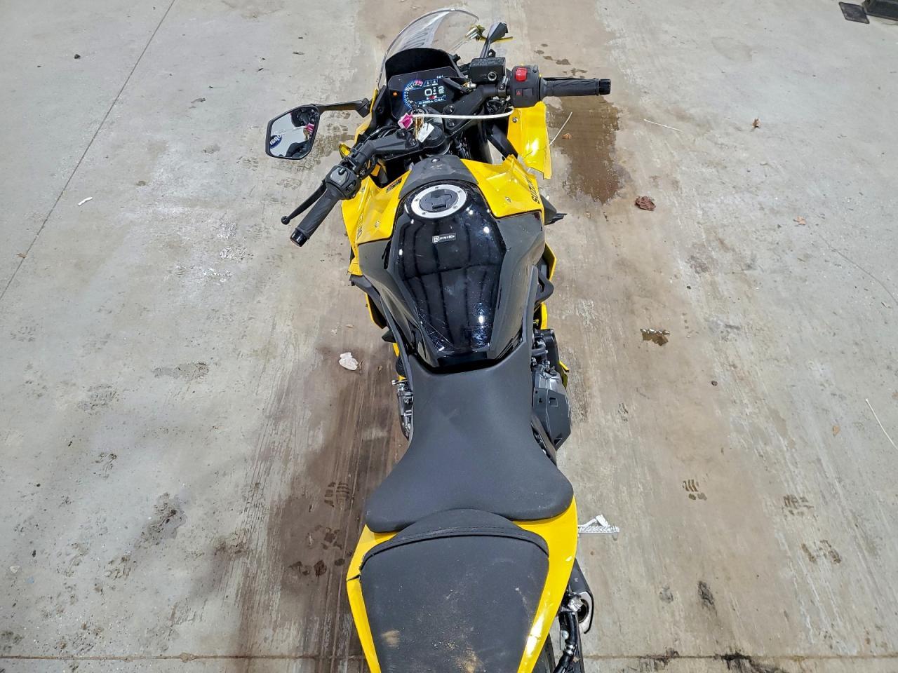 2025 Suzuki GSX800 F