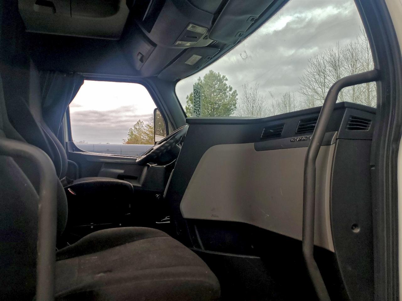 2019 Freigliner 2019 Freightliner Cascadia 126 Semi Truck