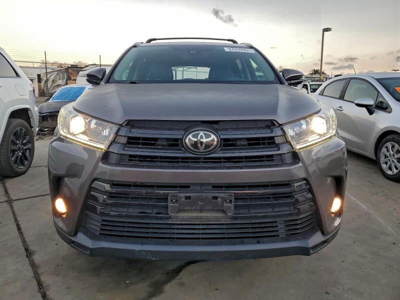 2017 Toyota Highlander se